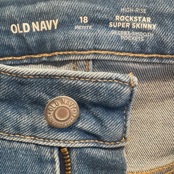 NWT Old Navy High Rise Rockstar Super Skinny Raw Hem Destroyed Jeans | Size 18P - Picture 4 of 8